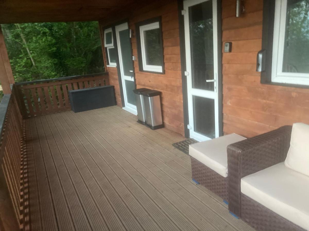 Kabin In The Woods Llandybie Exterior photo