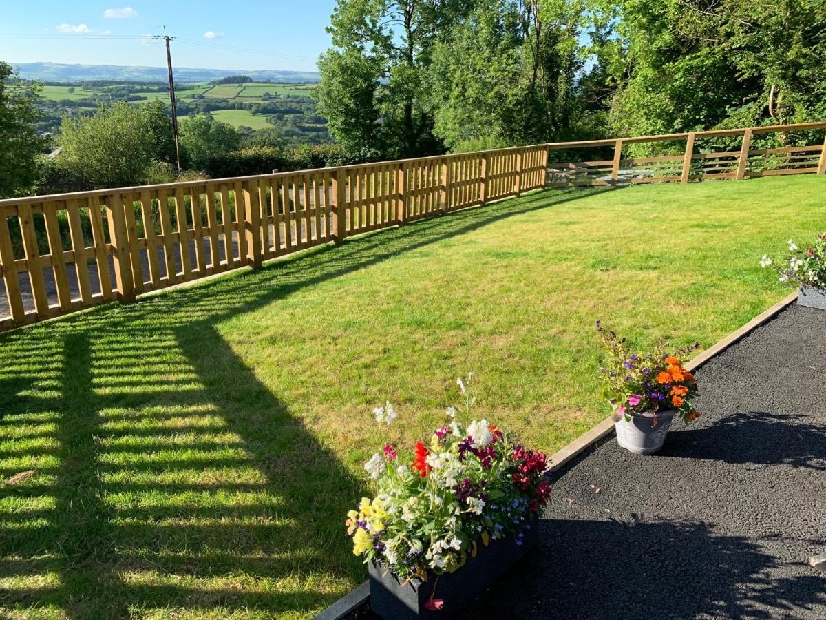 Kabin In The Woods Villa Llandybie Exterior photo