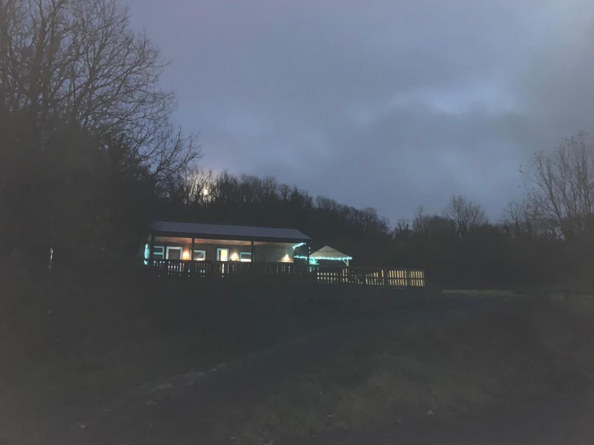 Kabin In The Woods Llandybie Exterior photo