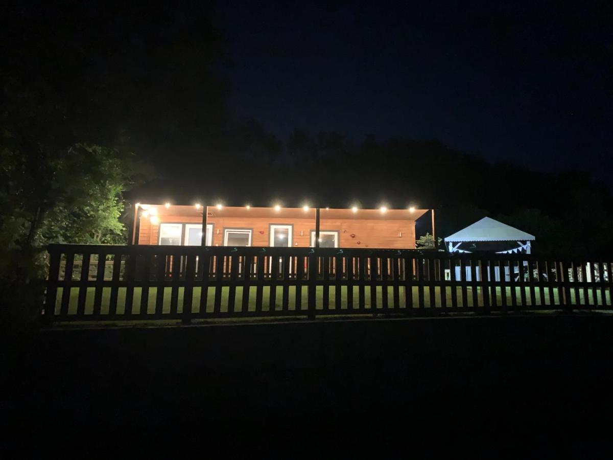 Kabin In The Woods Llandybie Exterior photo