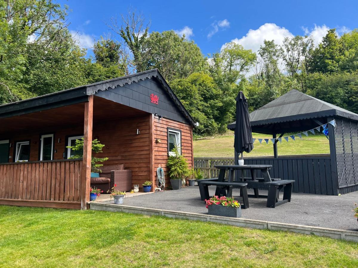 Kabin In The Woods Llandybie Exterior photo