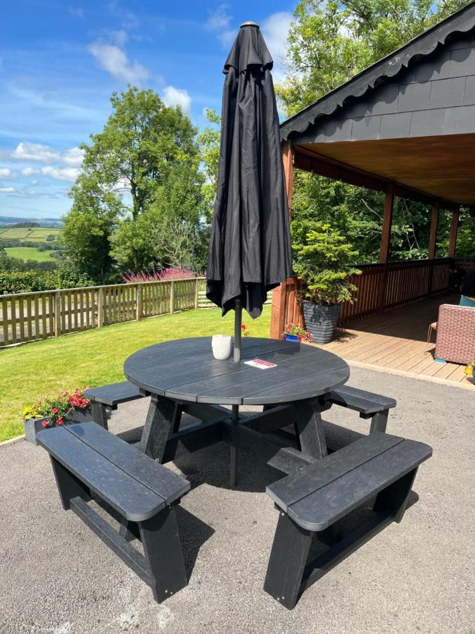 Kabin In The Woods Llandybie Exterior photo