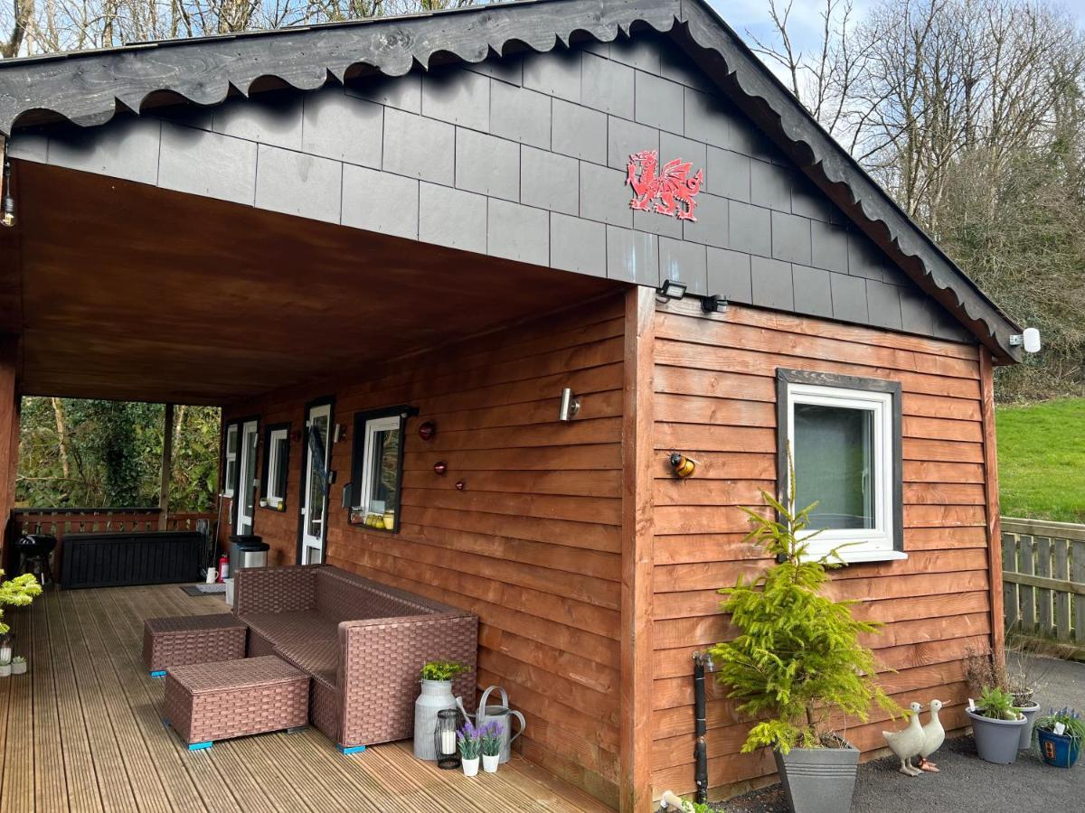 Kabin In The Woods Villa Llandybie Exterior photo